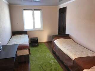 Гостевой дом Alakol-Jyrgalan Guest House Dzhergalan Двухместный номер с 2 отдельными кроватями и собственной ванной комнатой-2