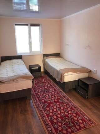 Гостевой дом Alakol-Jyrgalan Guest House Dzhergalan Двухместный номер с 2 отдельными кроватями и собственной ванной комнатой-5