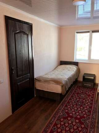 Гостевой дом Alakol-Jyrgalan Guest House Dzhergalan Двухместный номер с 2 отдельными кроватями и собственной ванной комнатой-6